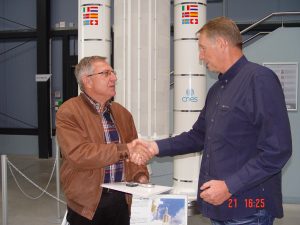 21.10.102016, Morgenröthe Rautenkranz,OTL a.D. Hentschel erhält die Dankurkunde für langjährige Mitgliedschaft im DBwV des Bundesvorsitzenden, überreicht durch den Vorsitzenden unserer Kameradschaft.