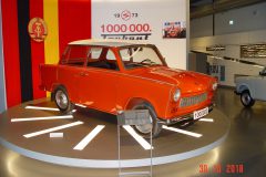 30.10.2018Besuch im August Horch Museum ZwickauDer 1000000 Trabant in der Fertigung 1999 auf dem Ehrenplatz. 30.10.2018Besuch im August Horch Museum ZwickauDer 1000000 Trabant in der Fertigung 1999 auf dem Ehrenplatz.