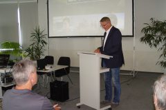 12.09.2019Solaristurm ChemnitzTagung auf StandortebeneHauptmann d.R. Thomas Viertel, Vorsitzender der sKERH Chemnitz, eröffnet die Veranstaltung. 12.09.2019Solaristurm ChemnitzTagung auf StandortebeneHauptmann d.R. Thomas Viertel, Vorsitzender der sKERH Chemnitz, eröffnet die Veranstaltung.