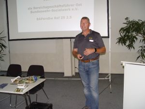 12.09.2019Solaristurm ChemnitzTagung auf Standortebene OStFw Volker Hass, stv. Bereichsgeschäftsführer Ost vom Bundeswehrsozialwerk bei seiner Präsentation"Vorstellung des Leistungsspektrums des Bundeswehrsozialwerkes".