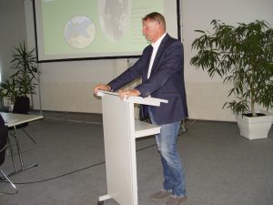 12.09.2019Solaristurm ChemnitzTagung auf StandortebeneDer Vorsitzende der sKERH Chemnitz bei der Eröffnung des Vortrags des Oberst a.D. Bernd Biedermann zum Thema:"Militärattachés als strategische Aufklärer und Repräsentanten ihrer Armee".