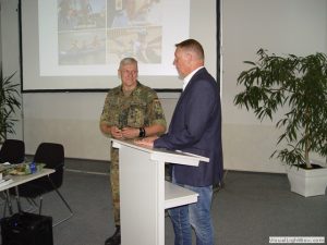 12.09.2019Solaristurm ChemnitzTagung auf StandortebeneBeginn des internen Teils nur für Mitglieder des DBwVzum Thema: Gewinnung von Freiwilligen für den Dienst in der BundeswehrReferent OTL d.R. Michael Hentschel, Leiter Karrierecenter Chemnitz der Bundeswehr.