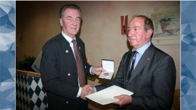 Hauptmann a.D. Helmut Eberle bei einer Auszeichnung des Deutschen BundeswehrVerbandes